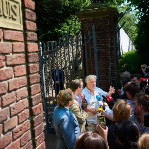 Kabinet hervat woensdag gesprekken met vakbonden en werkgevers na maanden van uitstel