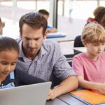 Later pensioenleeftijd lost lerarentekort niet op, zegt CPB; aantal mannelijke basisschoolleraren neemt toe