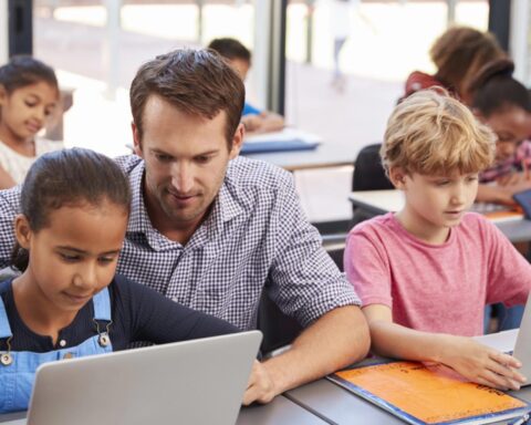 Later pensioenleeftijd lost lerarentekort niet op, zegt CPB; aantal mannelijke basisschoolleraren neemt toe