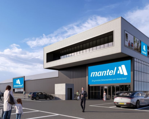 Mantel opent mega fietsenwinkel in Kerkrade, Zuid-Limburg voor lokale en internationale klanten