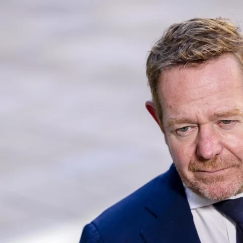 Minister Van Weel: Sierra Leone kan conflict Bolle Jos snel oplossen volgens de Nederlandse minister van Justitie