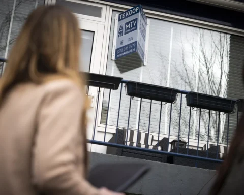 Overheid neemt toezicht op makelaars over, met nieuwe regelgeving voor kopers en verkopers