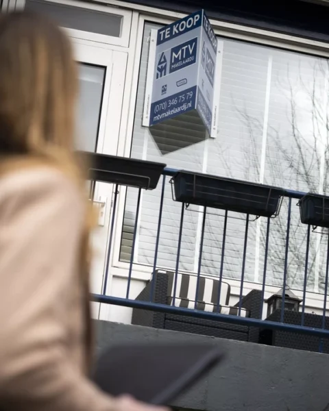 Overheid neemt toezicht op makelaars over, met nieuwe regelgeving voor kopers en verkopers