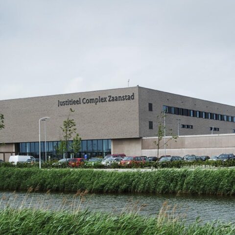 Plaats gevaarlijke criminelen ver weg van huis, vraagt vakbond na moord op gevangenisbewaker