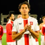 Jip Meilink in a FC Twente shirt applauds on the pitch after the match.