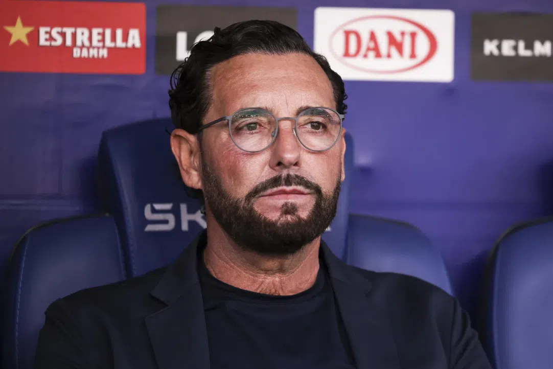 José Bordalás zit op de bank tijdens een wedstrijd van Getafe.