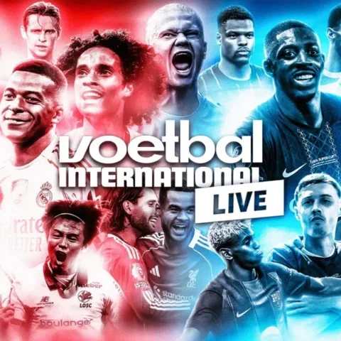 Promotionele voetbalcollage met meerdere voetballers tegen een rood-blauwe achtergrond en de tekst 'voetbal internationaal LIVE'.