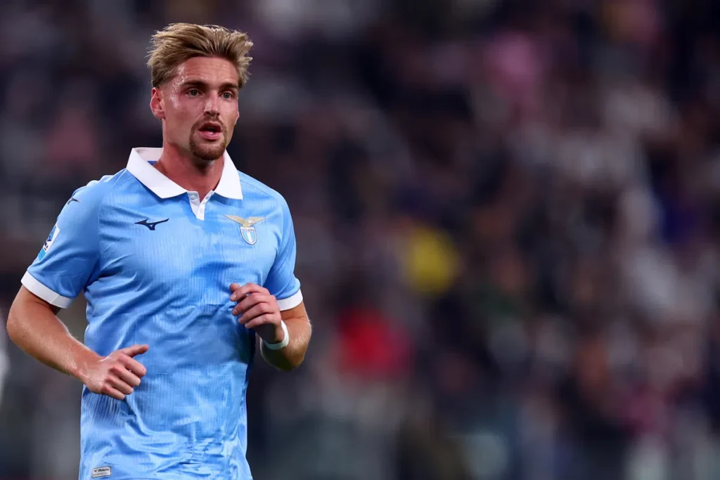 Kenneth Taylor in het Lazio-shirt tijdens een wedstrijd.