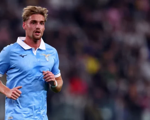 Kenneth Taylor in het Lazio-shirt tijdens een wedstrijd.