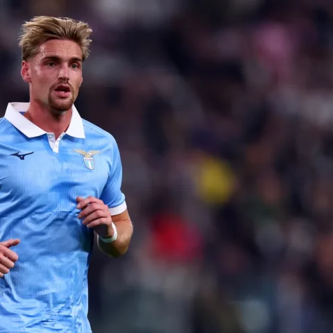 Kenneth Taylor in het Lazio-shirt tijdens een wedstrijd.