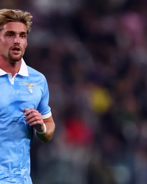 Kenneth Taylor in het Lazio-shirt tijdens een wedstrijd.