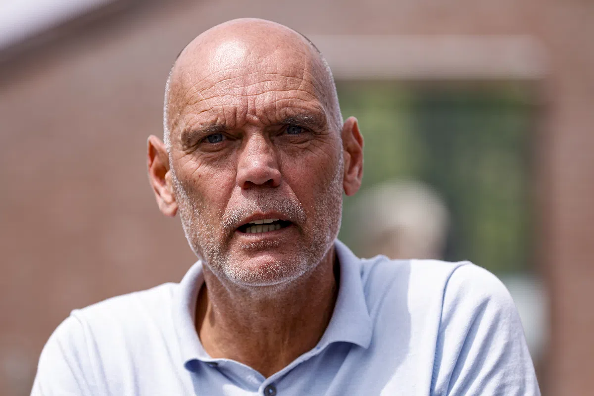 Portret van Jürgen Streppel met een ernstige blik.