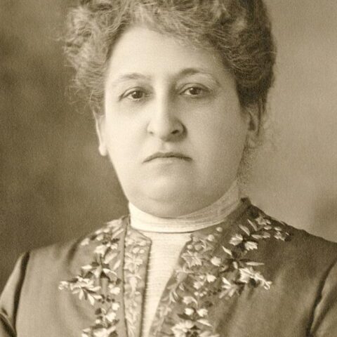 Portret van Aletta Jacobs in sepia.