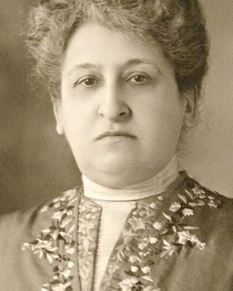 Portret van Aletta Jacobs in sepia.