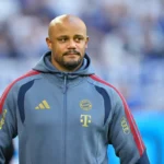 Vincent Kompany in een Bayern München-trainingsjack tijdens een training.