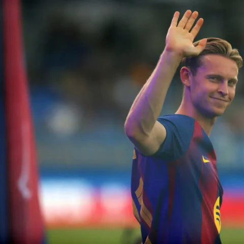 Frenkie de Jong zwaait naar het publiek in een FC Barcelona-shirt.