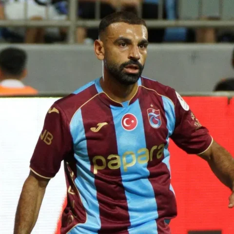Mohamed Salah in een Trabzonspor-shirt tijdens een wedstrijd.