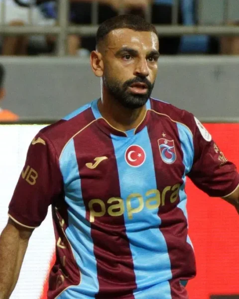 Mohamed Salah in een Trabzonspor-shirt tijdens een wedstrijd.