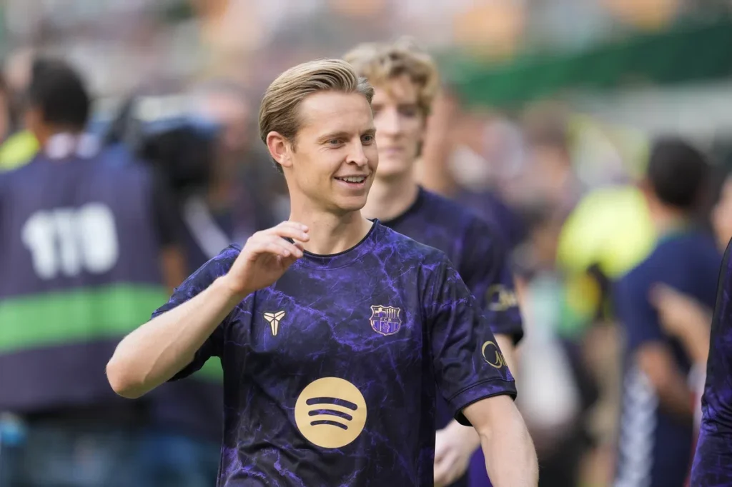 Frenkie de Jong in een FC Barcelona-shirt tijdens een trainingssessie.