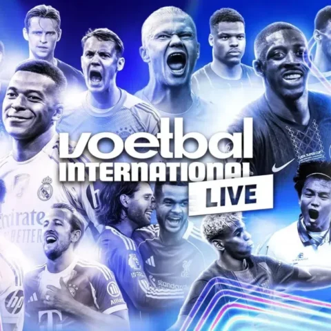 Promobeeld met meerdere voetballers en de tekst 'voetbal international LIVE'.